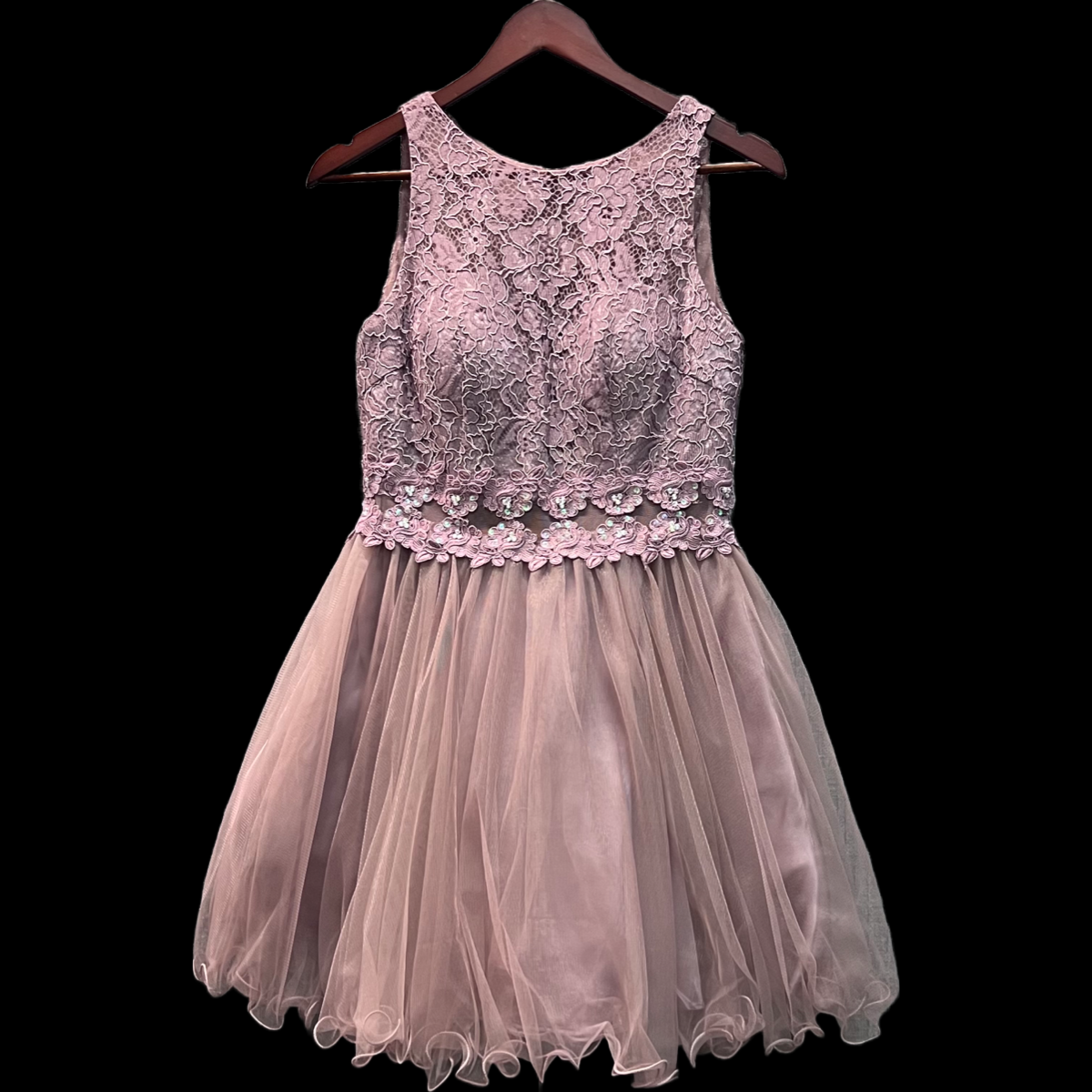Jr. Grad Mauve Short Lace Dress (M)