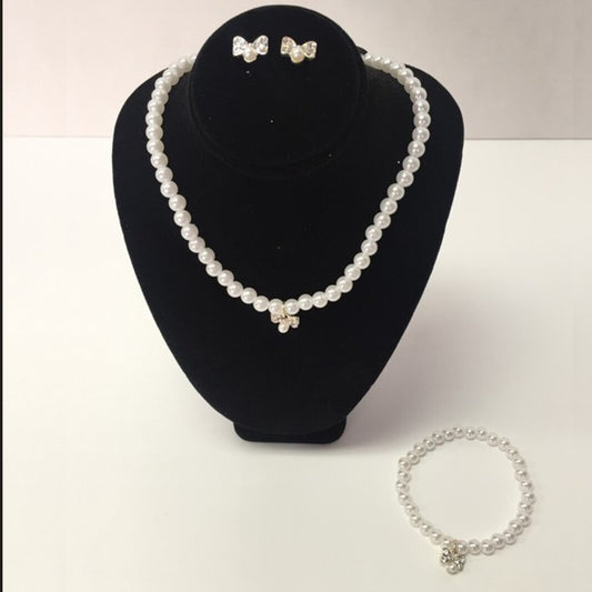 Pearl Necklace, Earring and Bracelet Set