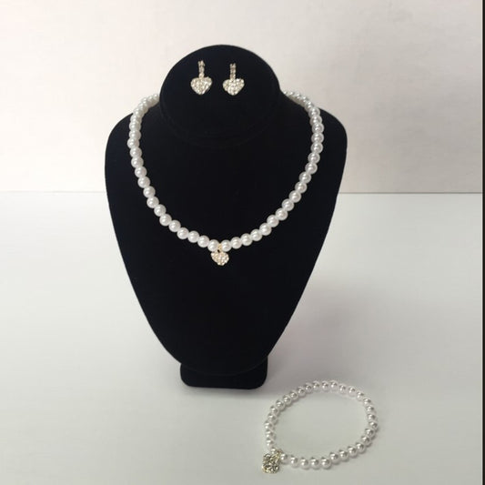 Pearl Necklace, Earring and Bracelet Set.