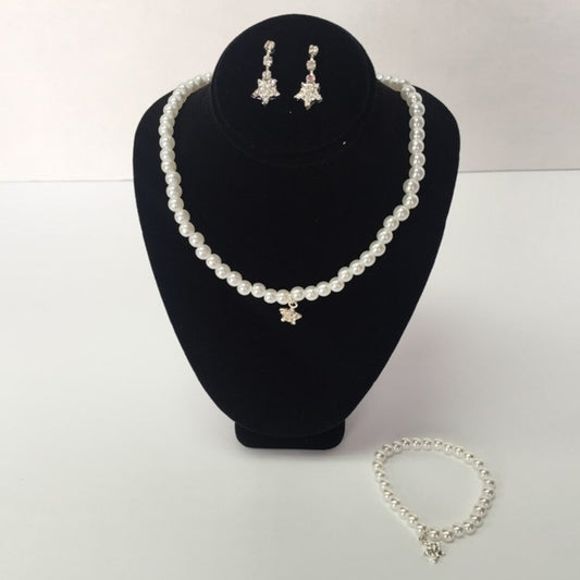 Pearl Necklace, Earring and Bracelet Set.