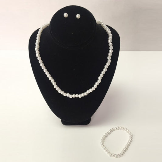 Pearl Necklace, Earring and Bracelet Set.
